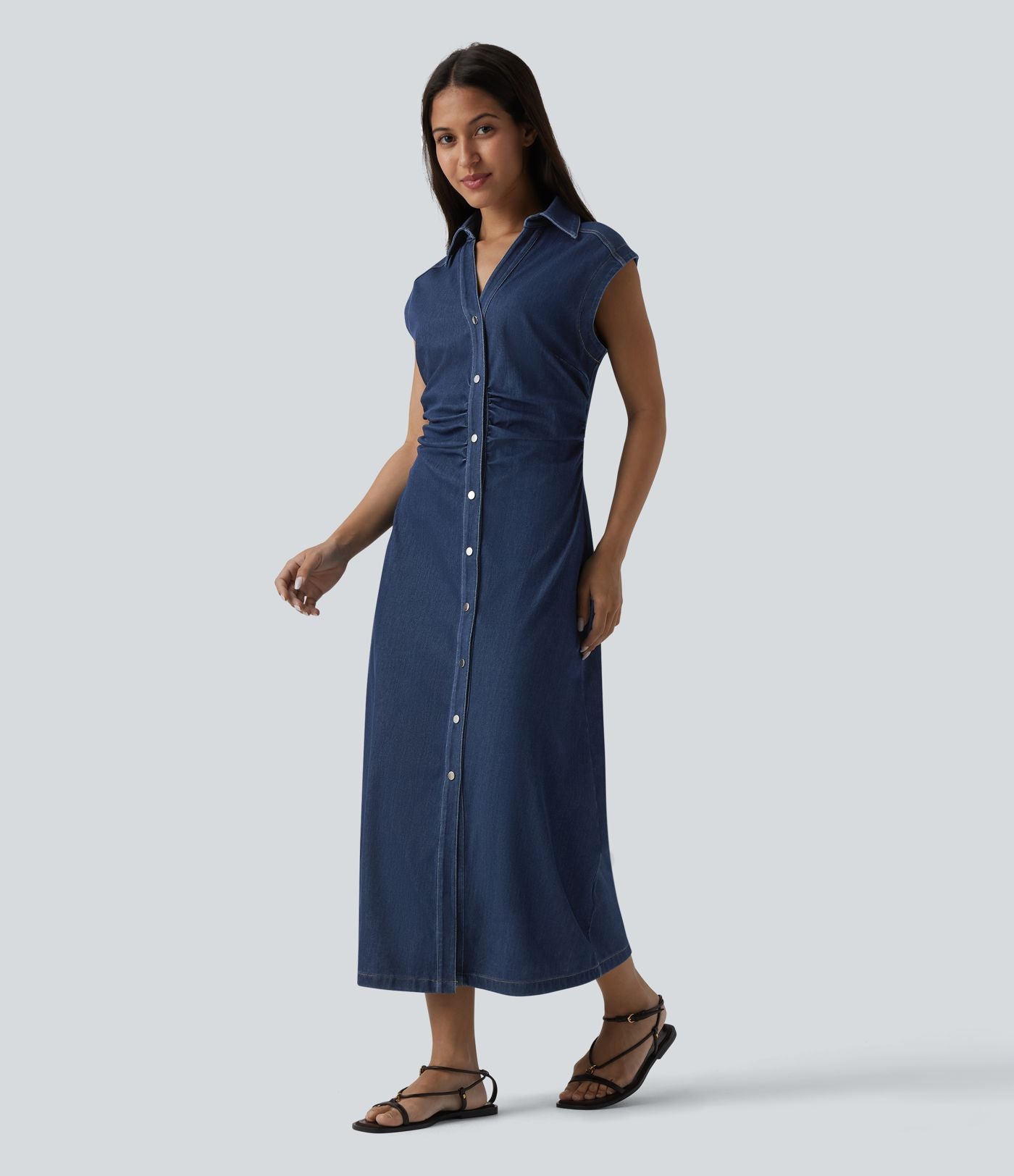 Halara Flex™ Robe décontractée en jean midi col V sans manches froncée avec boutonnière