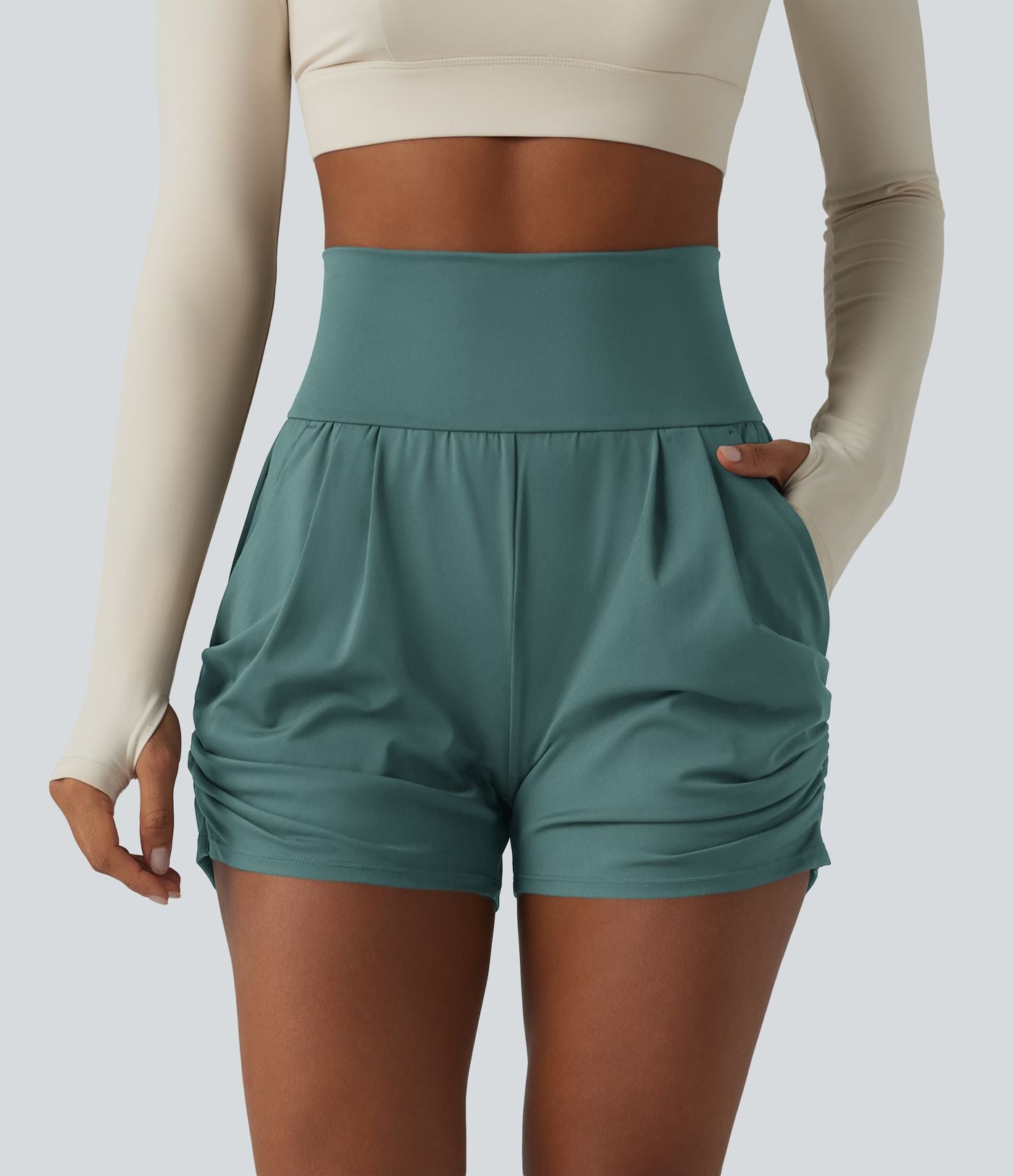 Short de yoga SoftlyZero™ Airy taille haute froncé effet frais InstantCool 7,5 cm avec poches