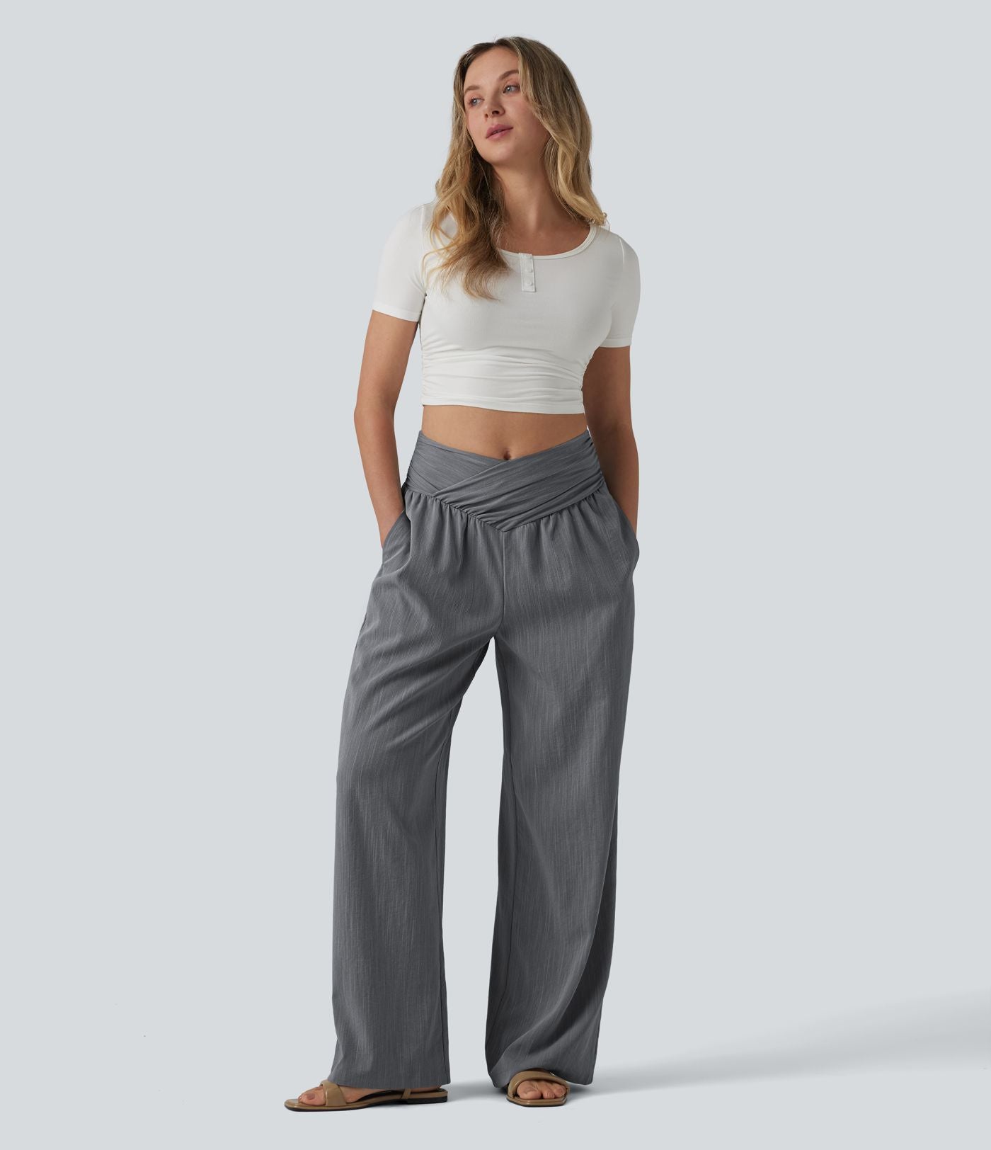 Pantalon baggy effet lin taille haute croisée avec détails froncés et poche