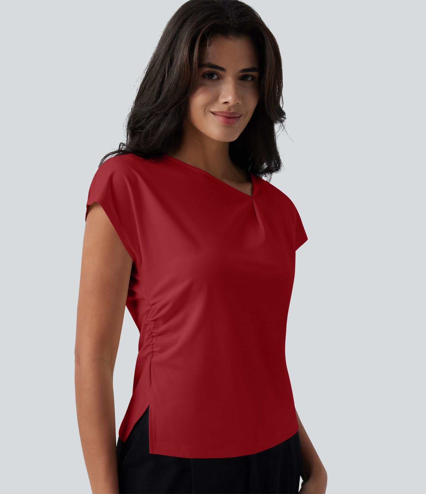 Blouse tailleur asymétrique col drapé manches courtes avec fronces et ourlet fendu