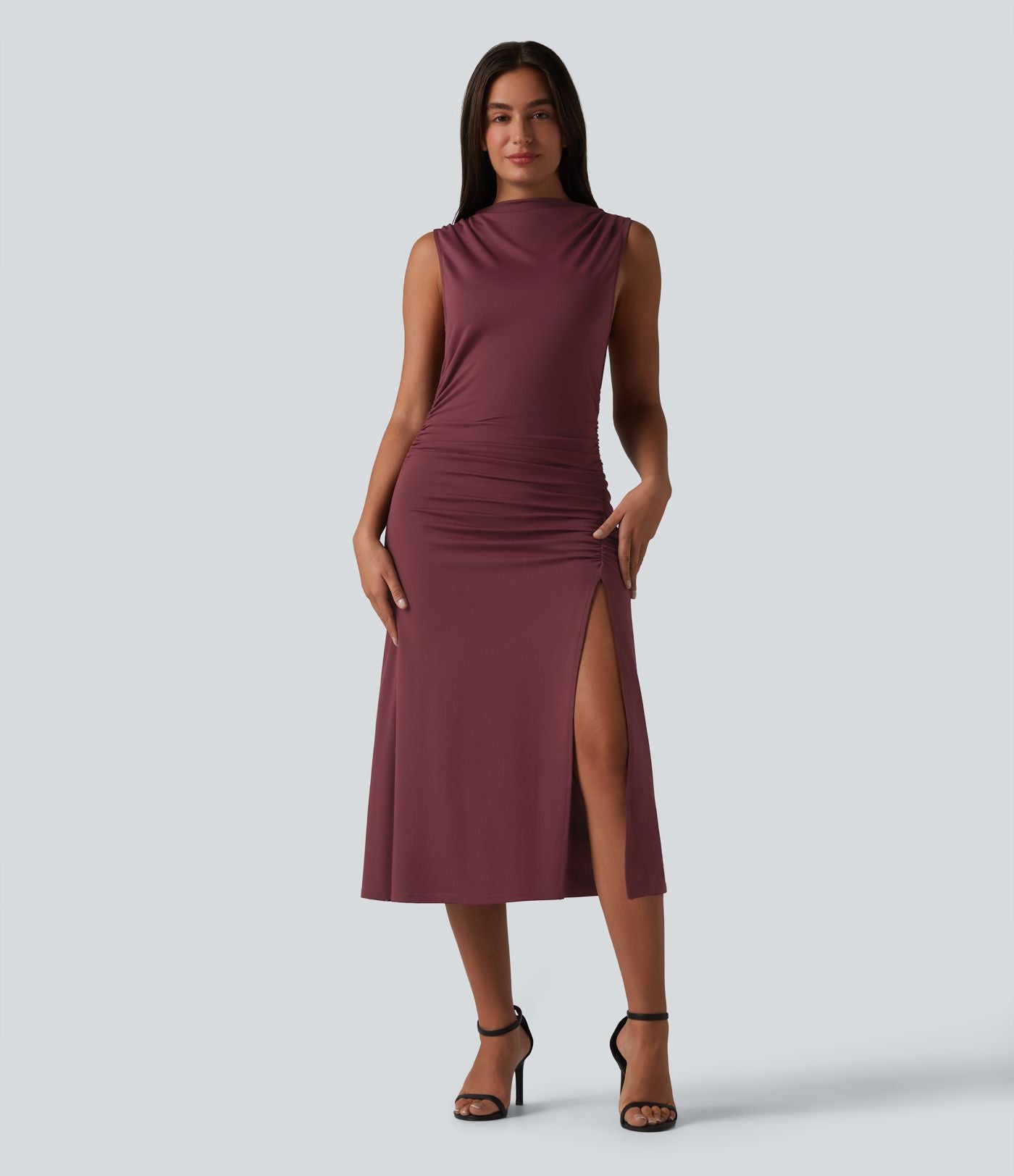Robe décontractée moulante mi-longue col cheminée sans manches avec fermeture éclair invisible froncée et fente
