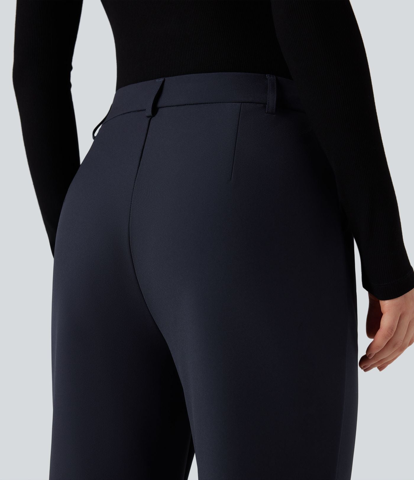 Pantalon tailleur évasé taille haute avec poches