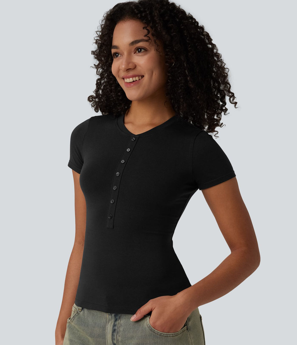 T-shirt Halara décontracté en jersey de coton, col Henley, manches courtes, coupe ultra-ajustée