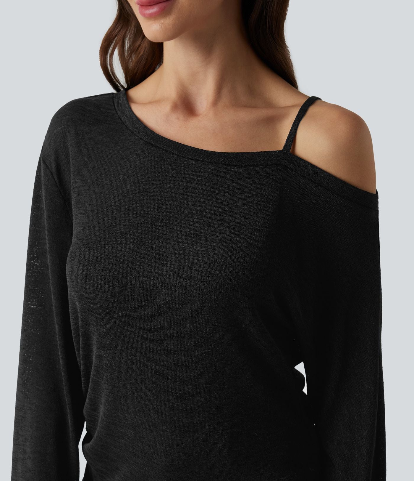 T-shirt décontracté semi-transparent une épaule dénudée à manches longues et ourlet asymétrique