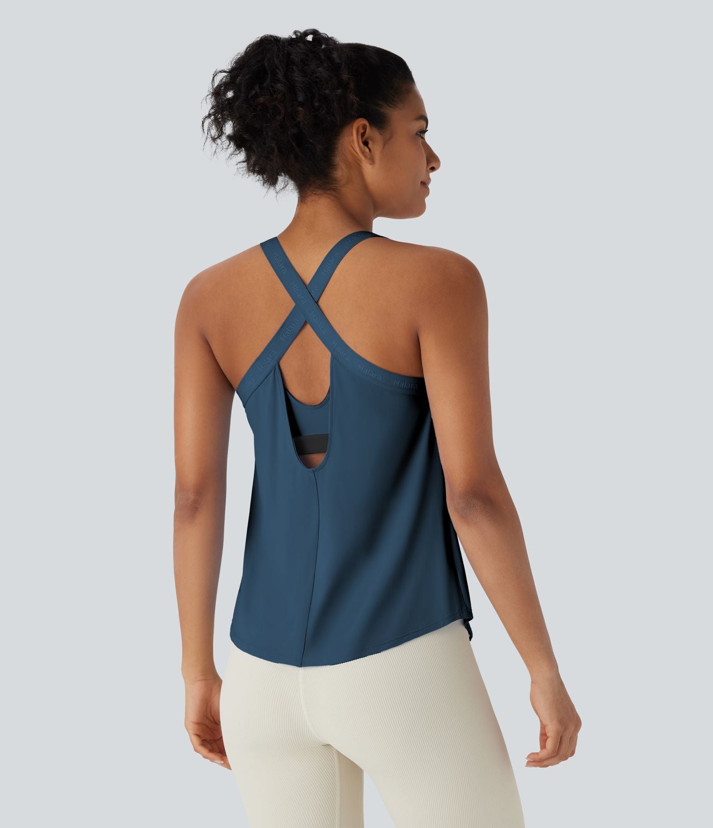 Débardeur yoga dos nu col U avec bretelles croisées, ourlet arrondi et effet frais InstantCool, protection solaire UPF50+