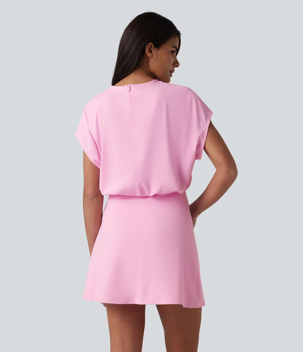 Robe de sport mini de yoga SoftlyZero™ Airy 2-en-1 effet frais InstantCool col rond à manches courtes, demi-zip et poches, accès facile Easy Peasy