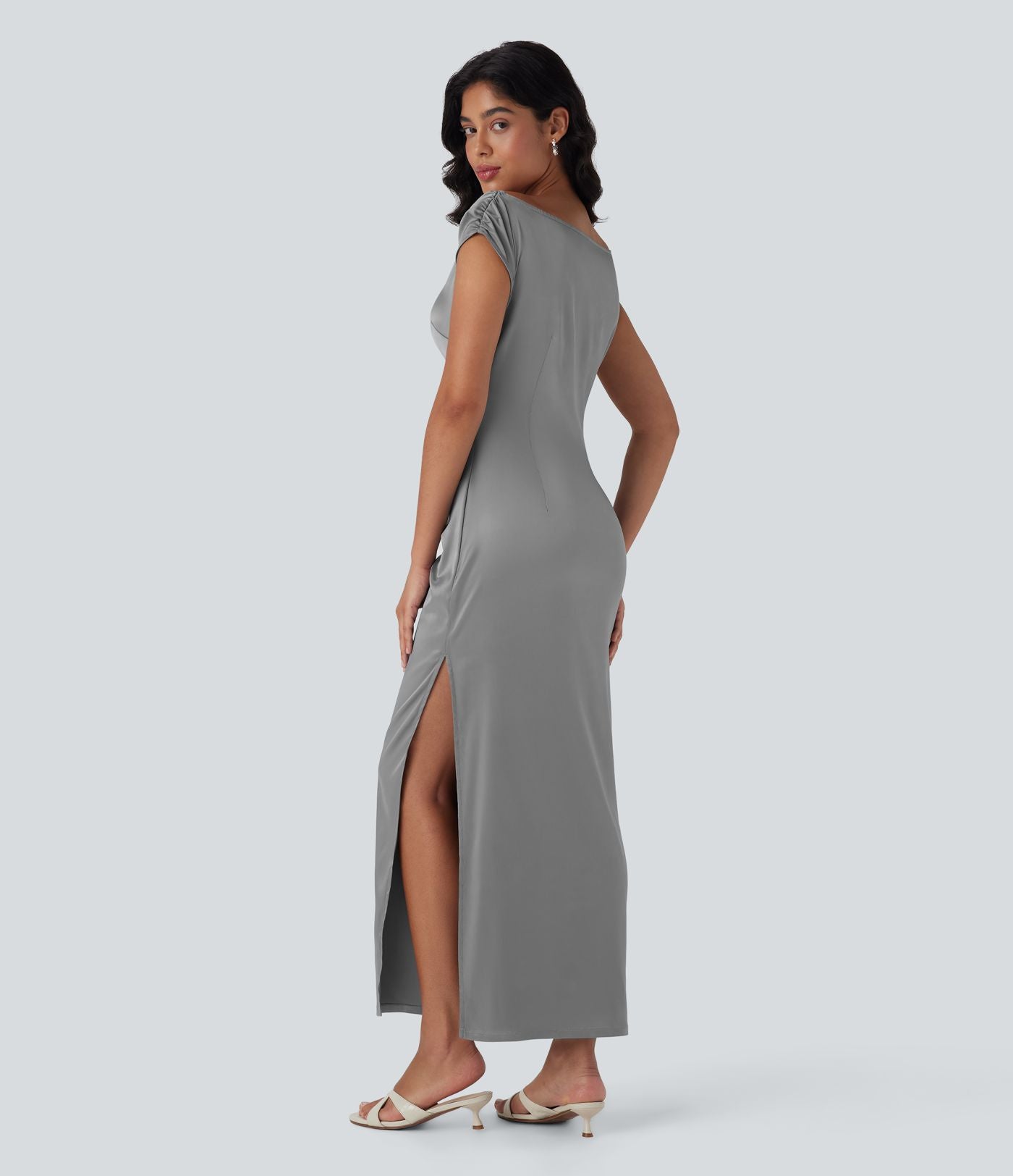 Robe de soirée longue en satin avec encolure bateau, manches cap, fermeture éclair invisible, fronces et fente