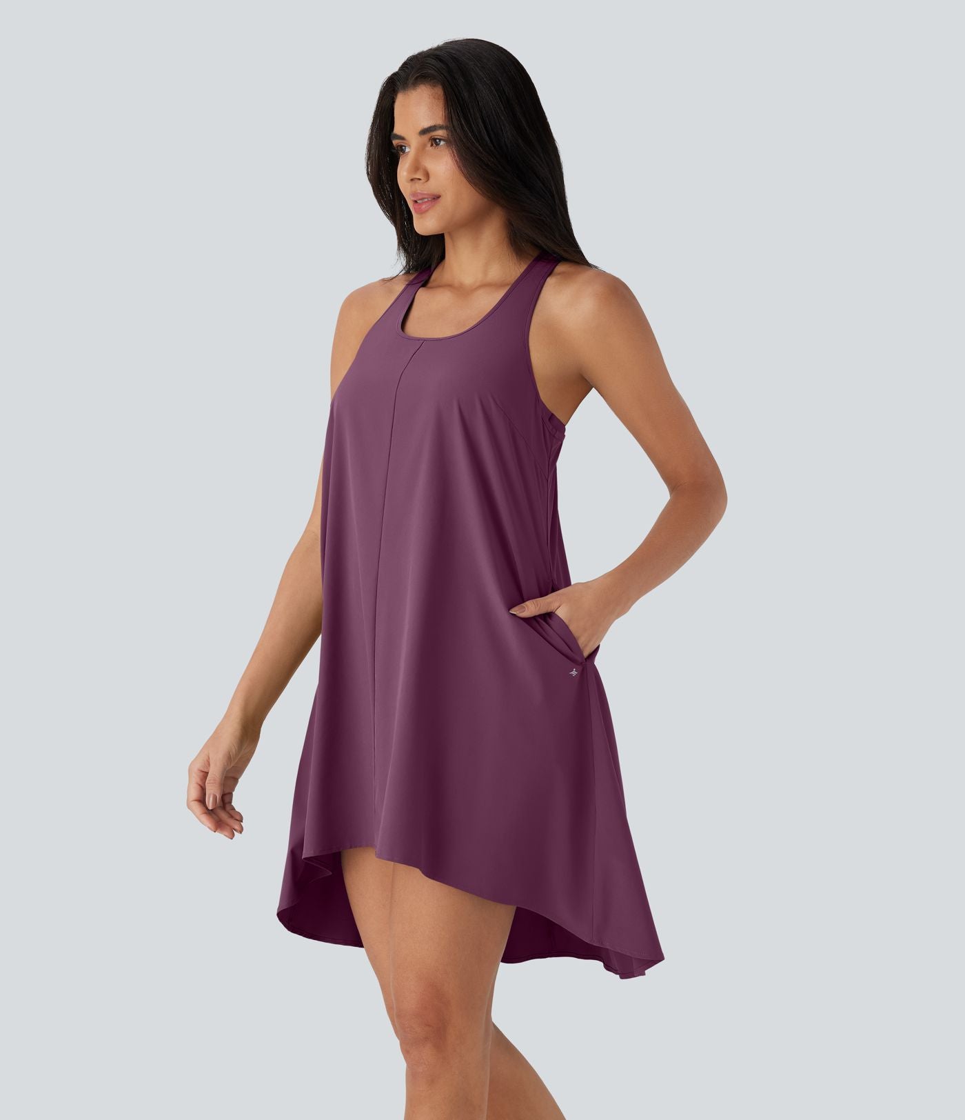 Robe décontractée mini fluide Breezeful™ à dos nageur, poches latérales, ourlet asymétrique et séchage rapide