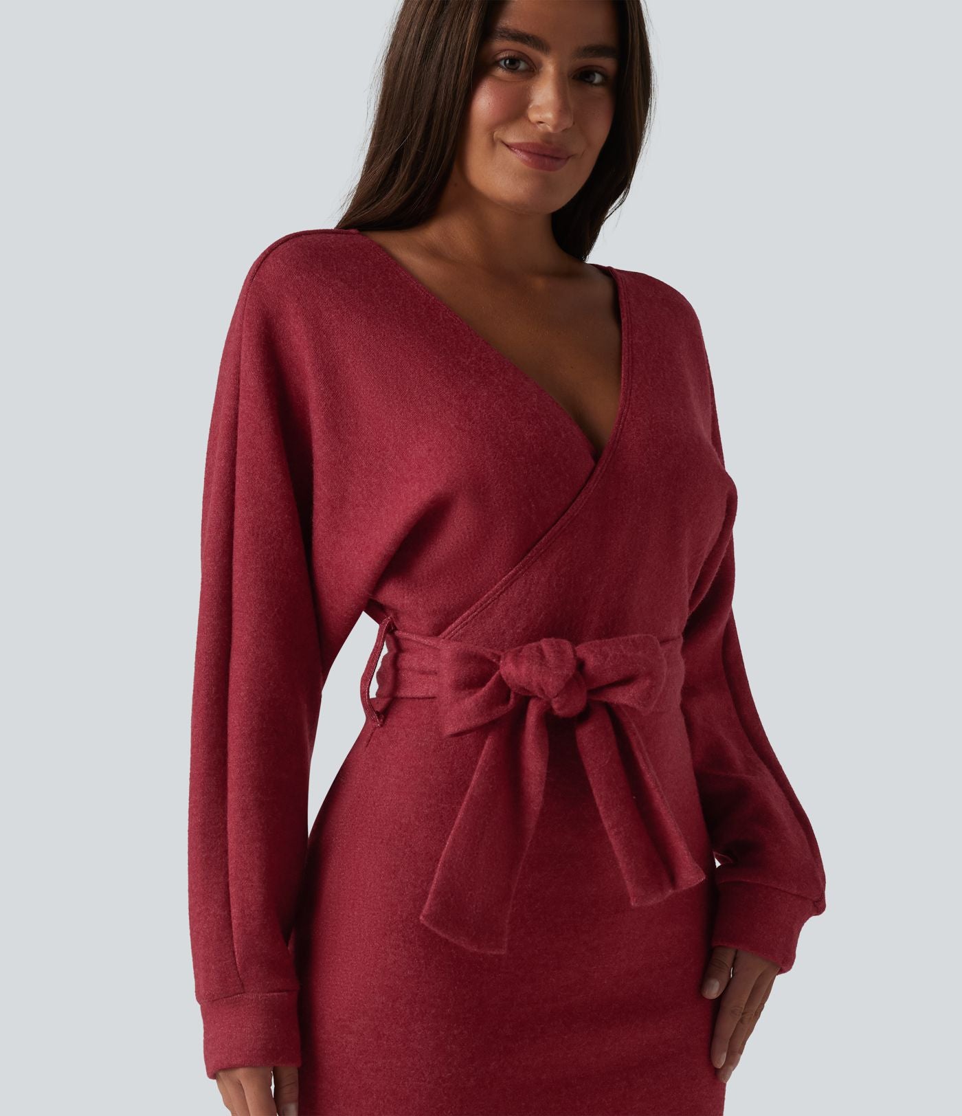 Robe courte décontractée col V croisé manches chauve-souris ceinturée