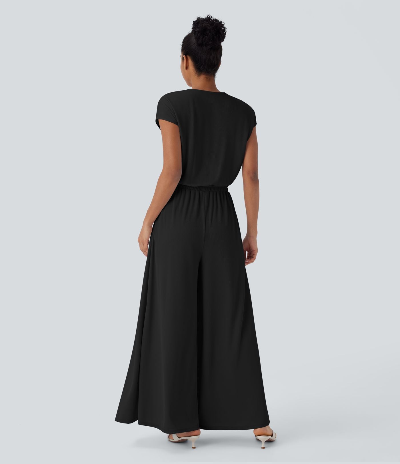 Combinaison fluide en tissu gaufré, col V, manches courtes, jambes larges et poches latérales - Easy Peasy Edition
