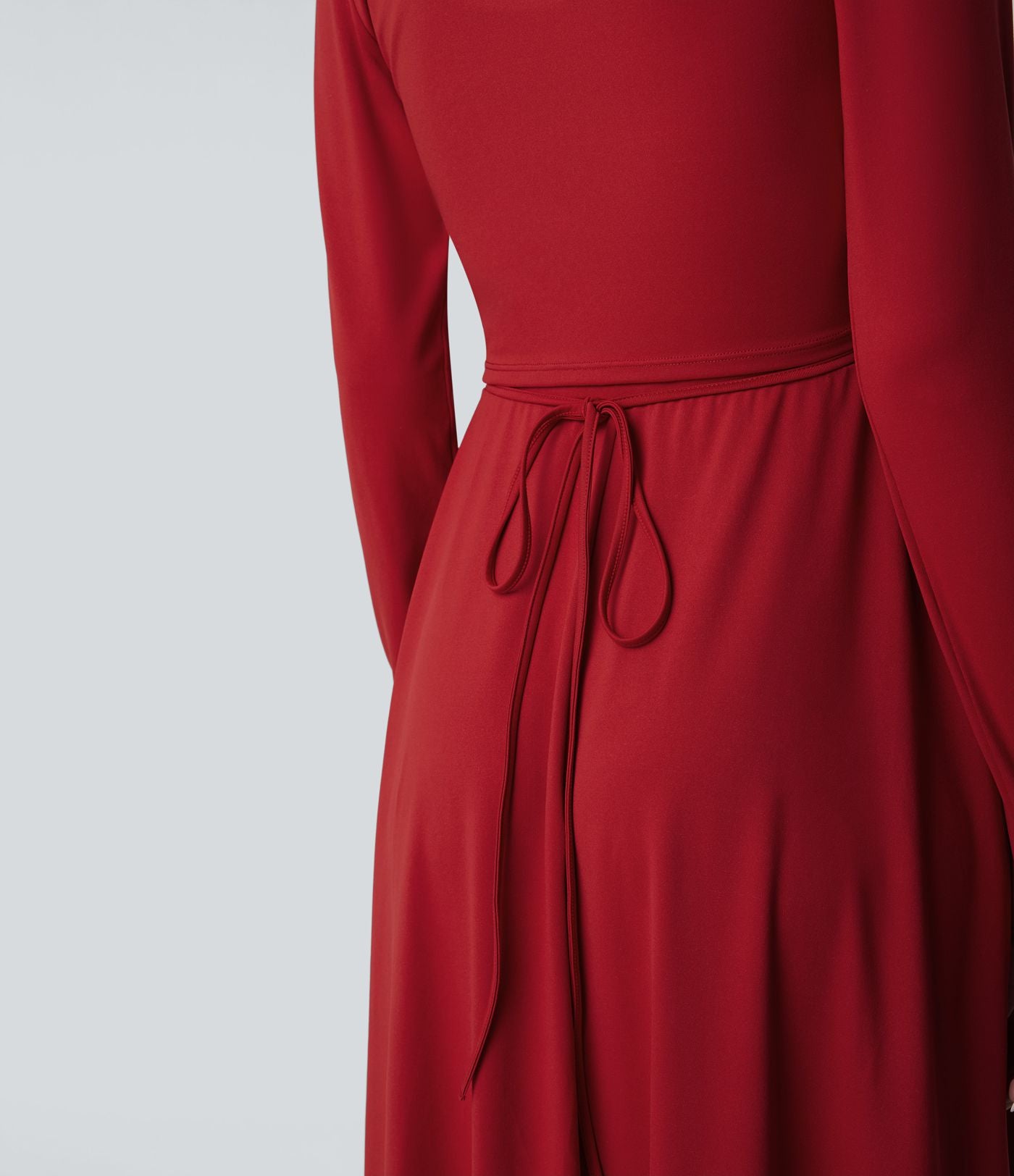 Robe mi-longue deux pièces à manches longues effet cache-cœur avec nœud au dos et poches