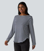 T-shirt casual rayé à col bateau, manches longues et ourlet arrondi