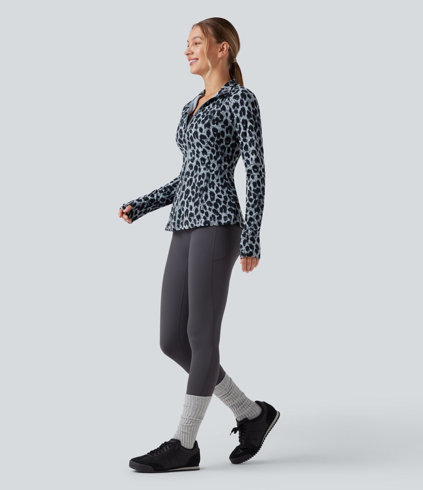Veste décontractée Halara UltraSculpt™ imprimé léopard col montant manches longues avec trous pour pouces et poches