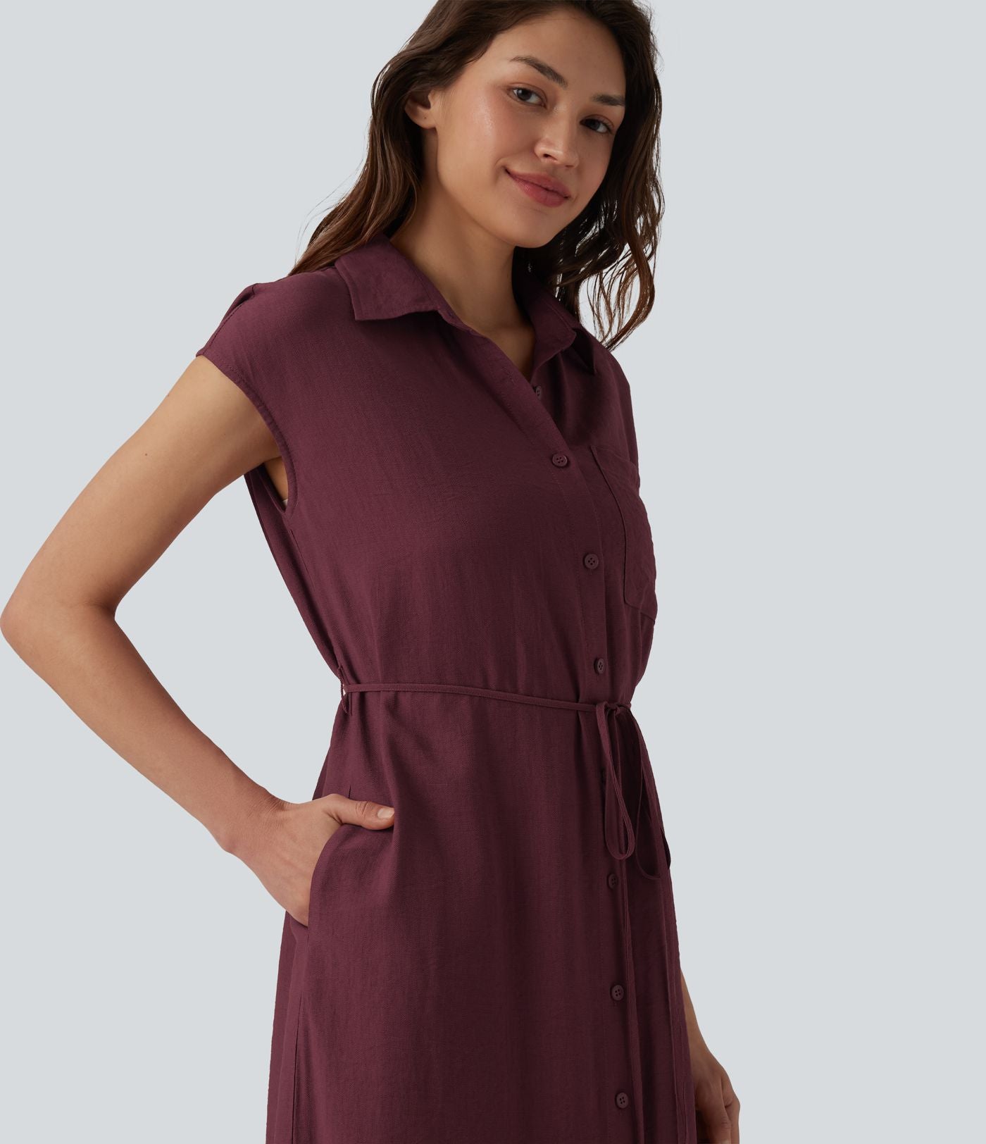 Robe chemise casual mi-longue col manches courtes ceinturée ourlet arrondi avec fente et poches