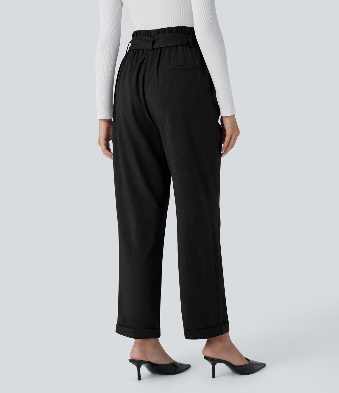 Pantalon Tailleur à taille haute, ceinture, poches latérales et jambes droites