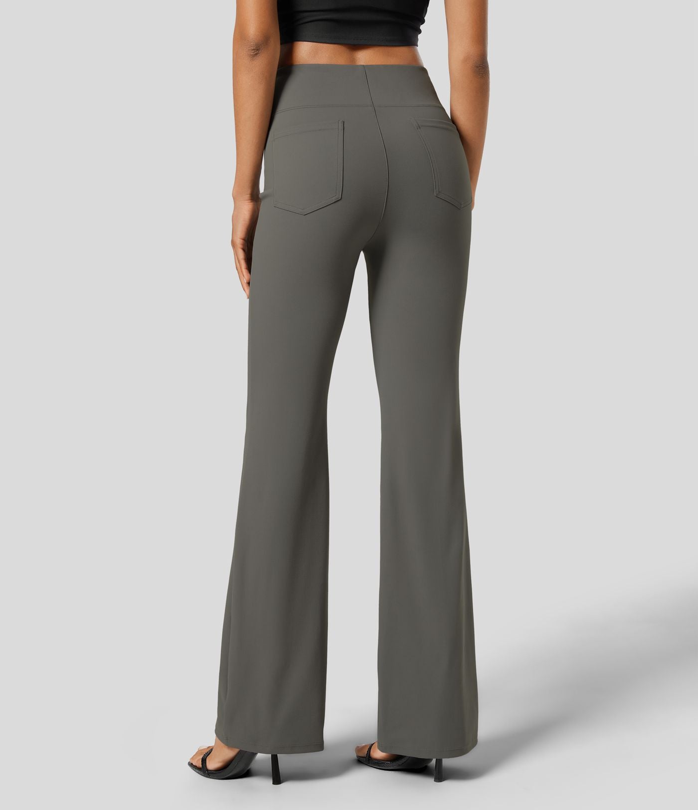 Pantalon tailleur légèrement évasé taille haute avec poches arrière Halara Flex™