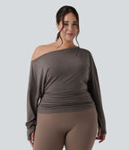 Haut de yoga grande taille asymétrique à manche longue, trou pour le pouce et fronces