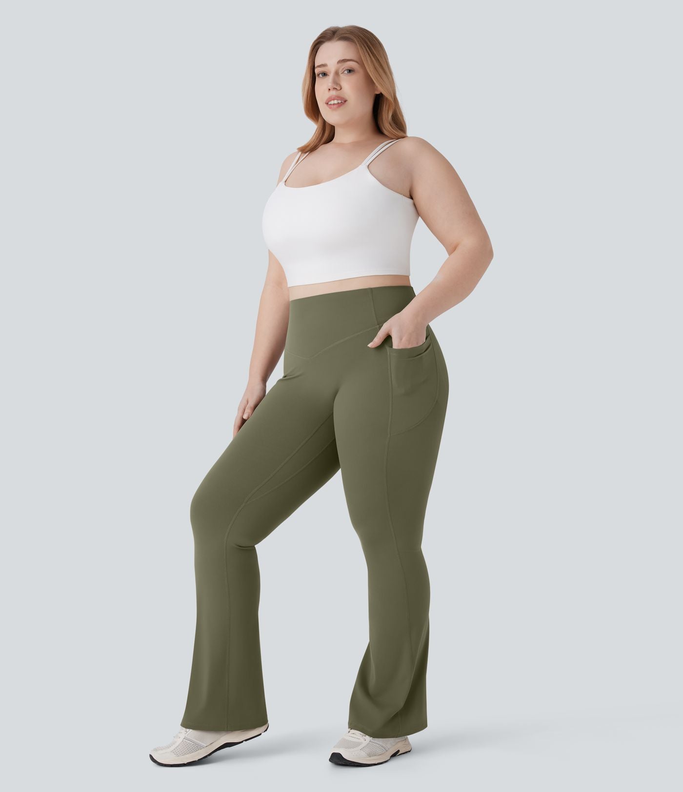 Pantalon de yoga à coupe bootcut gainant galbant taille haute grande taille avec effet scrunch et poches Halara UltraSculpt™