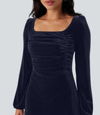 Robe courte velours froncée col carré manches longues