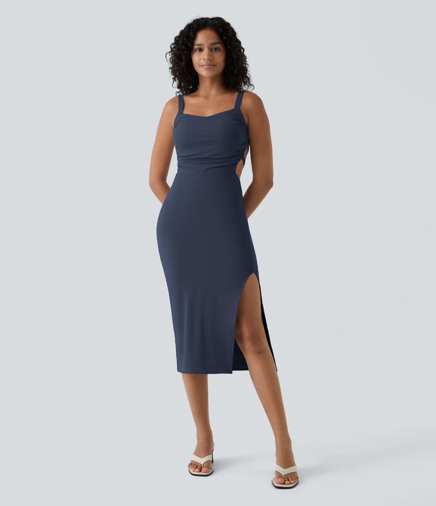 Robe midi laquée fendue, brassière intégrée, dos nu croisé