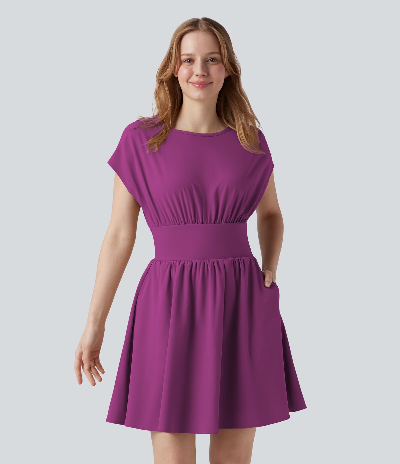 Robe de travail mini Breezeful™ manches chauve-souris courtes fluide séchage rapide avec poches latérales