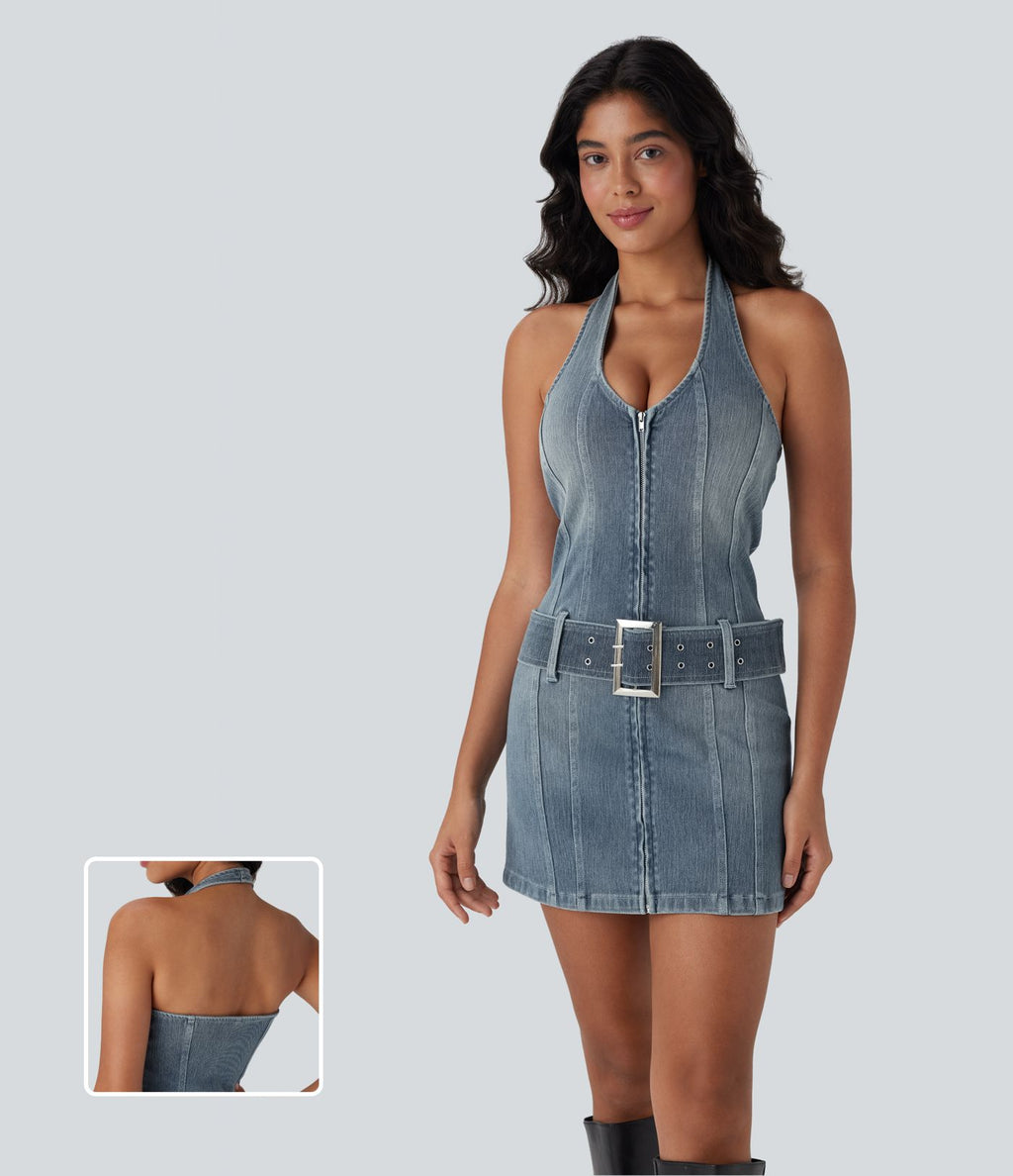 Mini-robe décontractée moulante Halara Flex™ en denim stretch lavé avec dos nu, col licou, fermeture éclair et ceinture