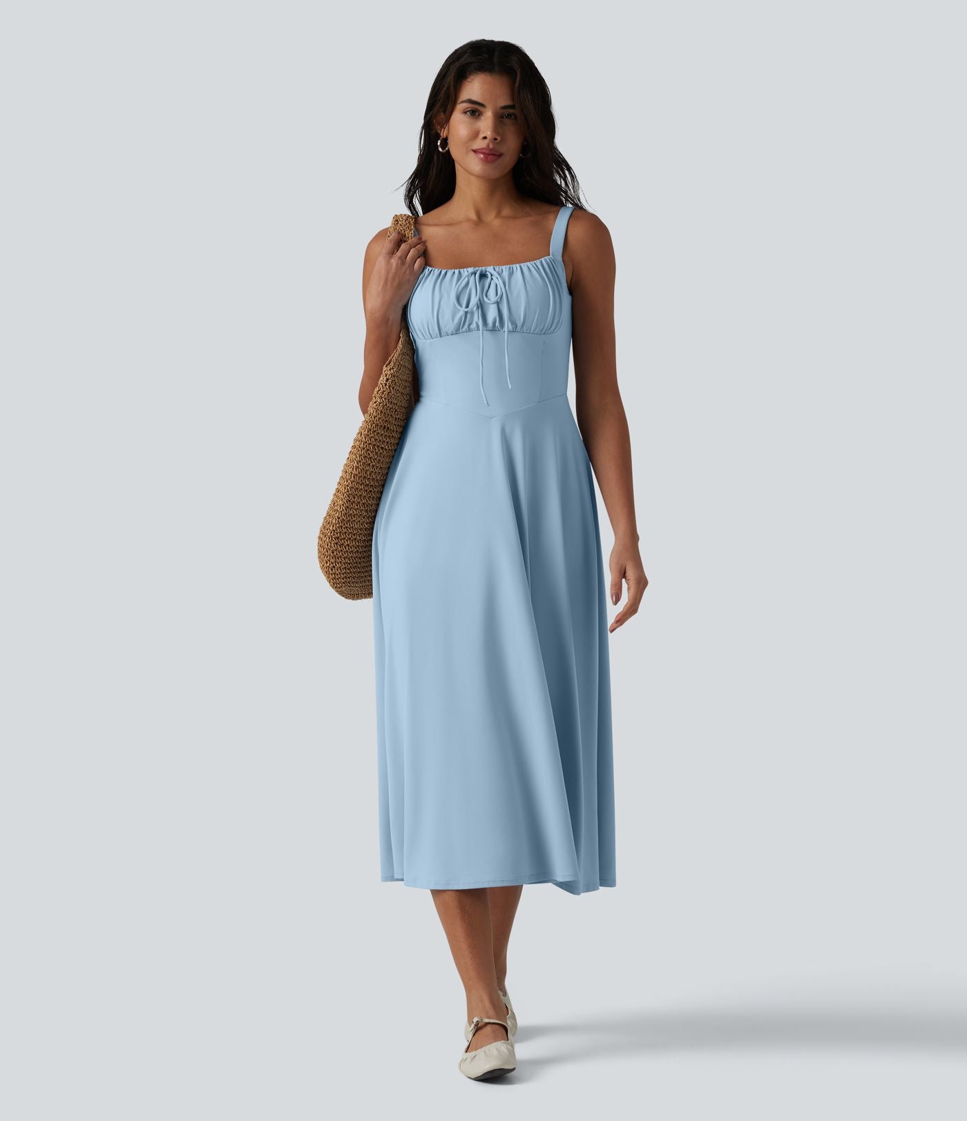 Robe fluide midi de villégiature sans manches, encolure carrée, dos nu croisé, fronces et soutien-gorge intégré