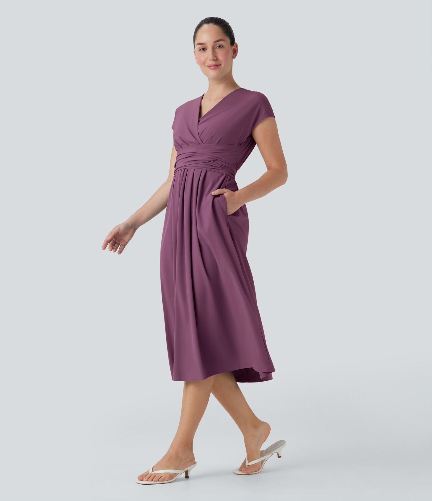 Robe midi Breezeful™ col V manches courtes à liens dans le dos séchage rapide avec poches latérales