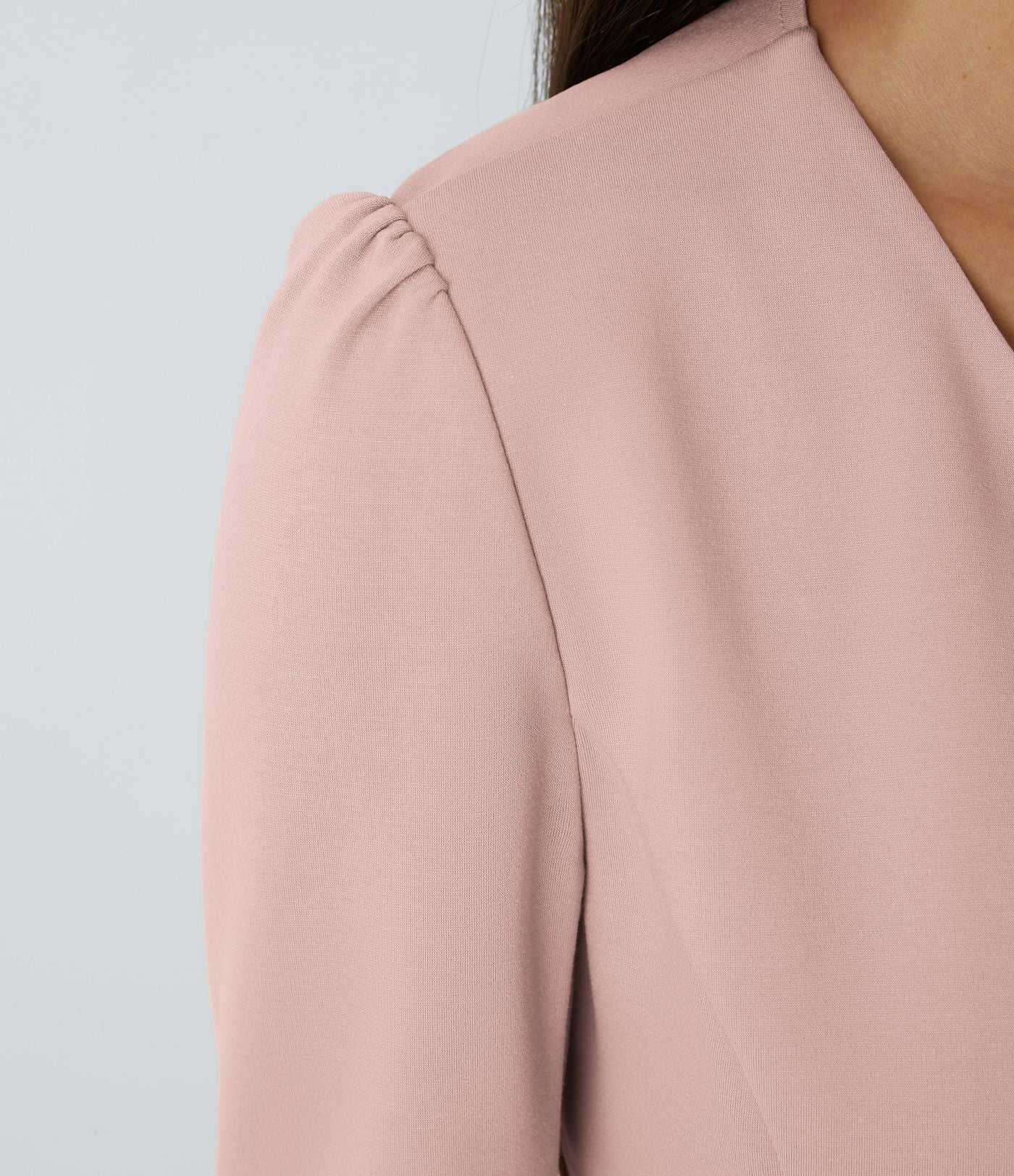 Blazer tailleur ajusté à col rond, manches longues avec boutons décoratifs