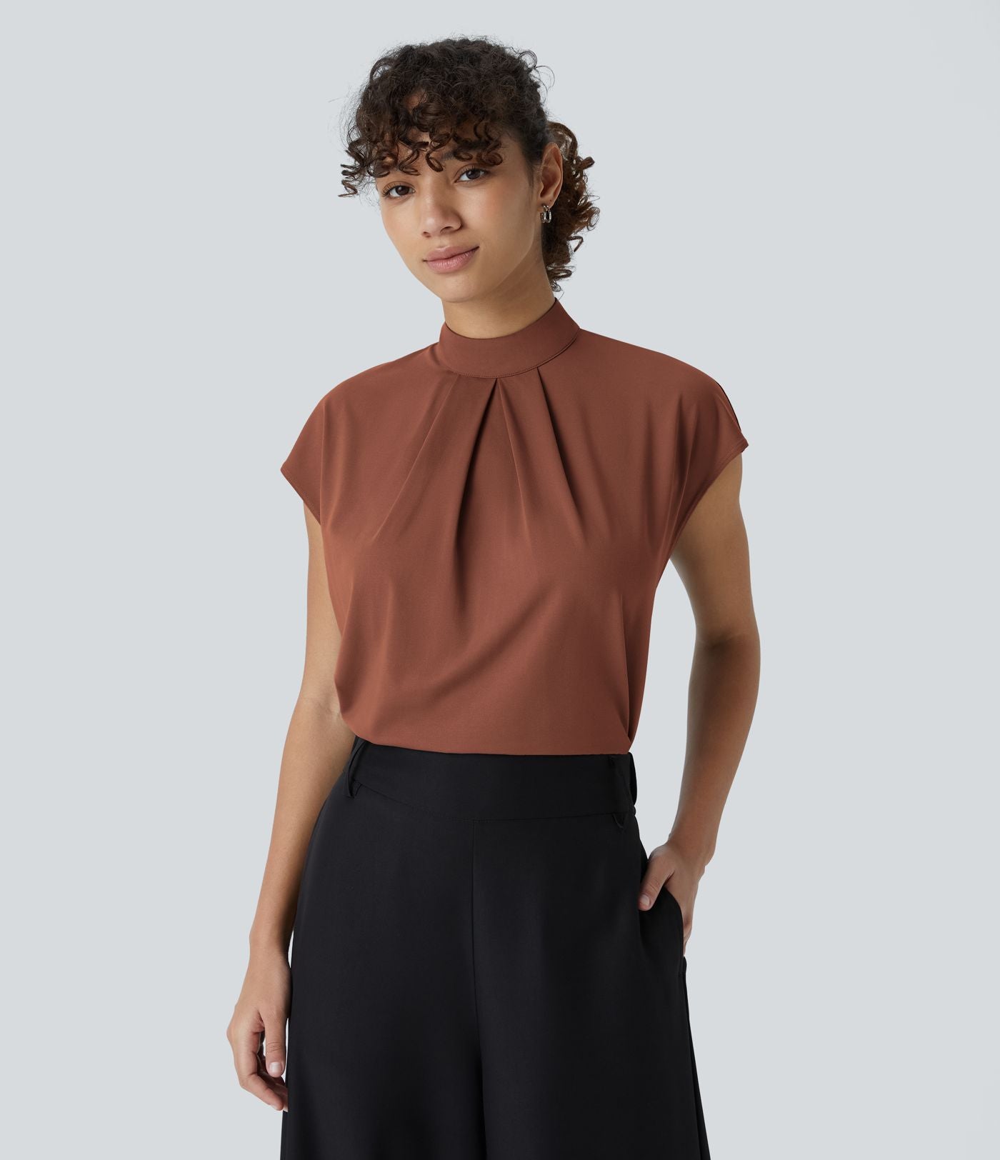 Blouse de Travail à Col Montant Plissée avec Boutons dans le Dos et Manches Courtes