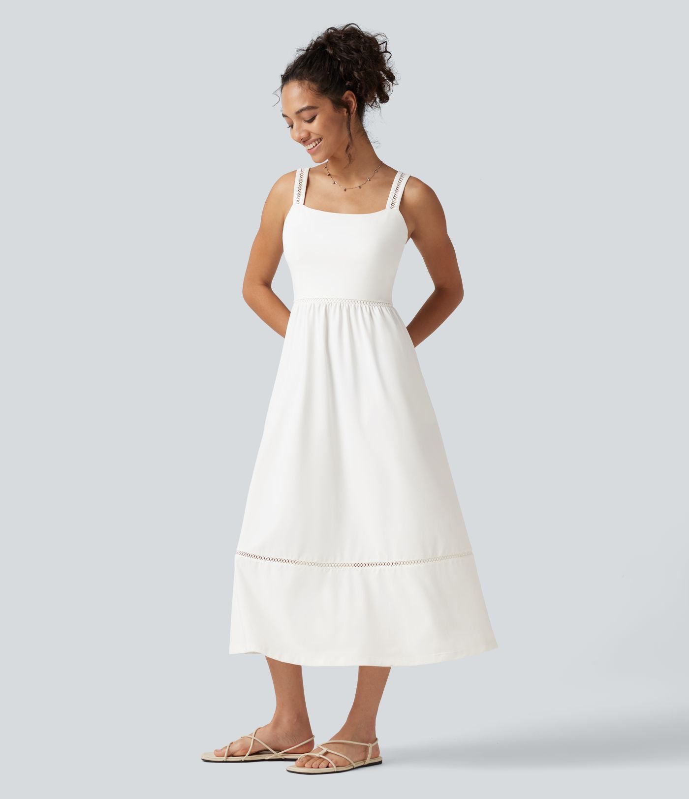 Robe midi fluide de vacances coupe trapèze à col carré avec découpes et poches