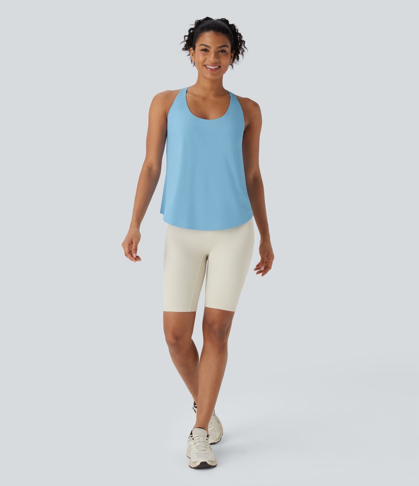 Débardeur yoga dos nu col U avec bretelles croisées, ourlet arrondi et effet frais InstantCool, protection solaire UPF50+