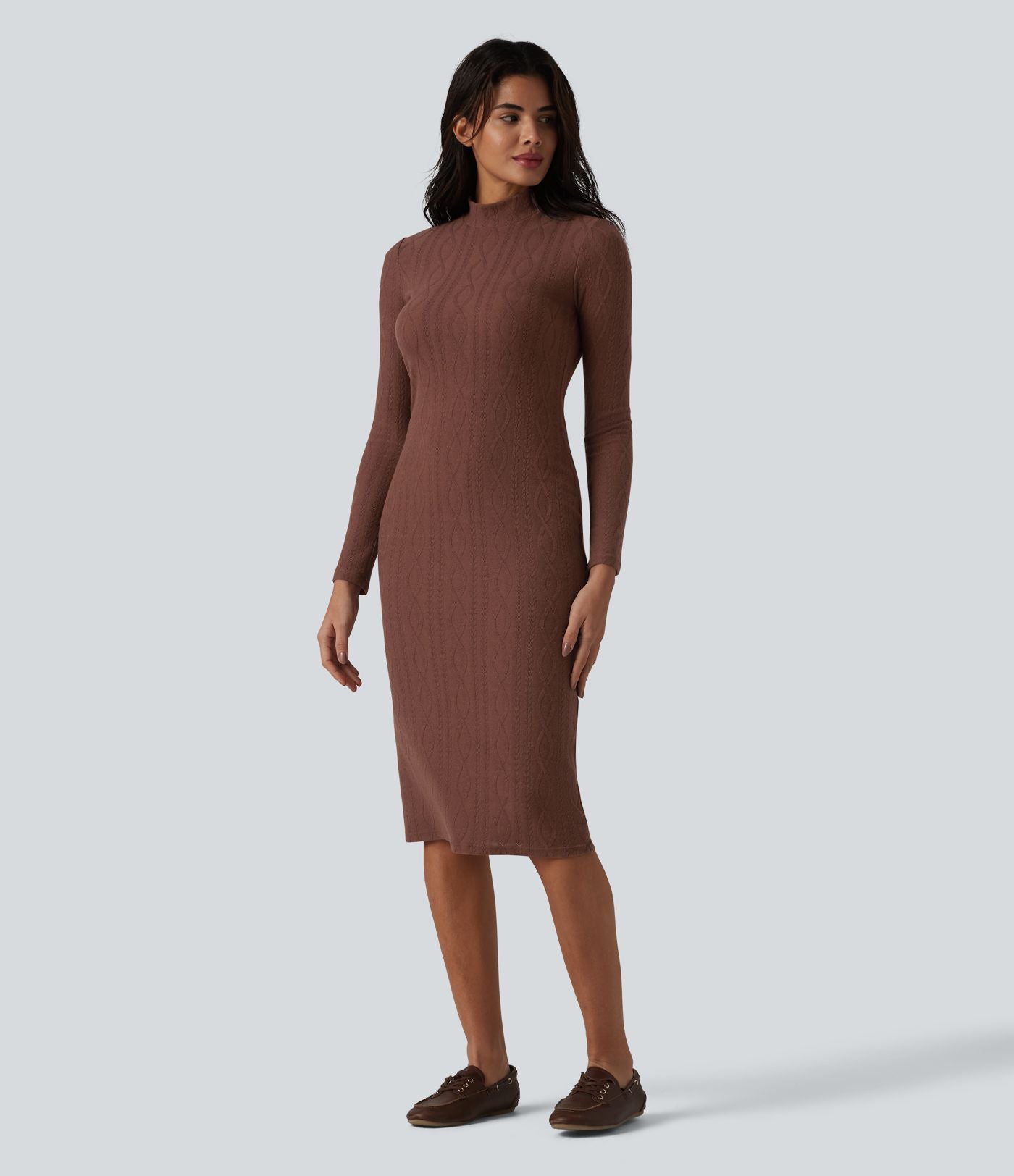 Robe midi moulante tailleur à col montant et manches longues en maille torsadée