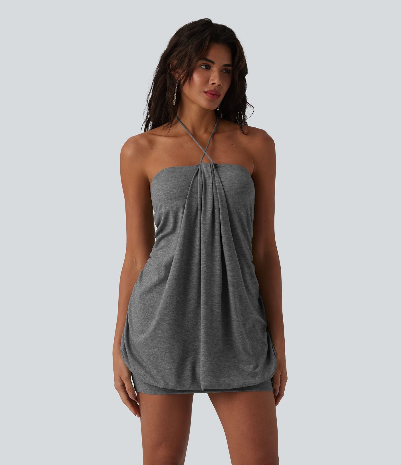 Robe mini moulante à dos nu et brassière intégrée
