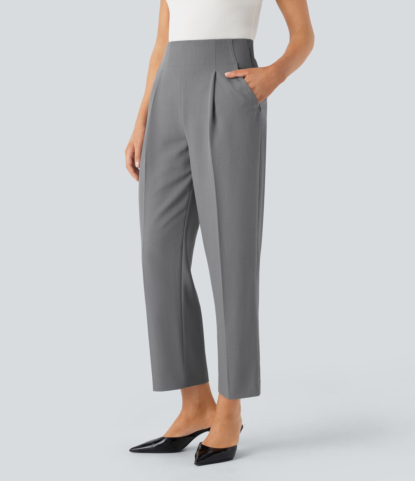 Pantalon tailleur taille haute froncé coupe fuselée avec poches et fermeture éclair invisible sur le côté