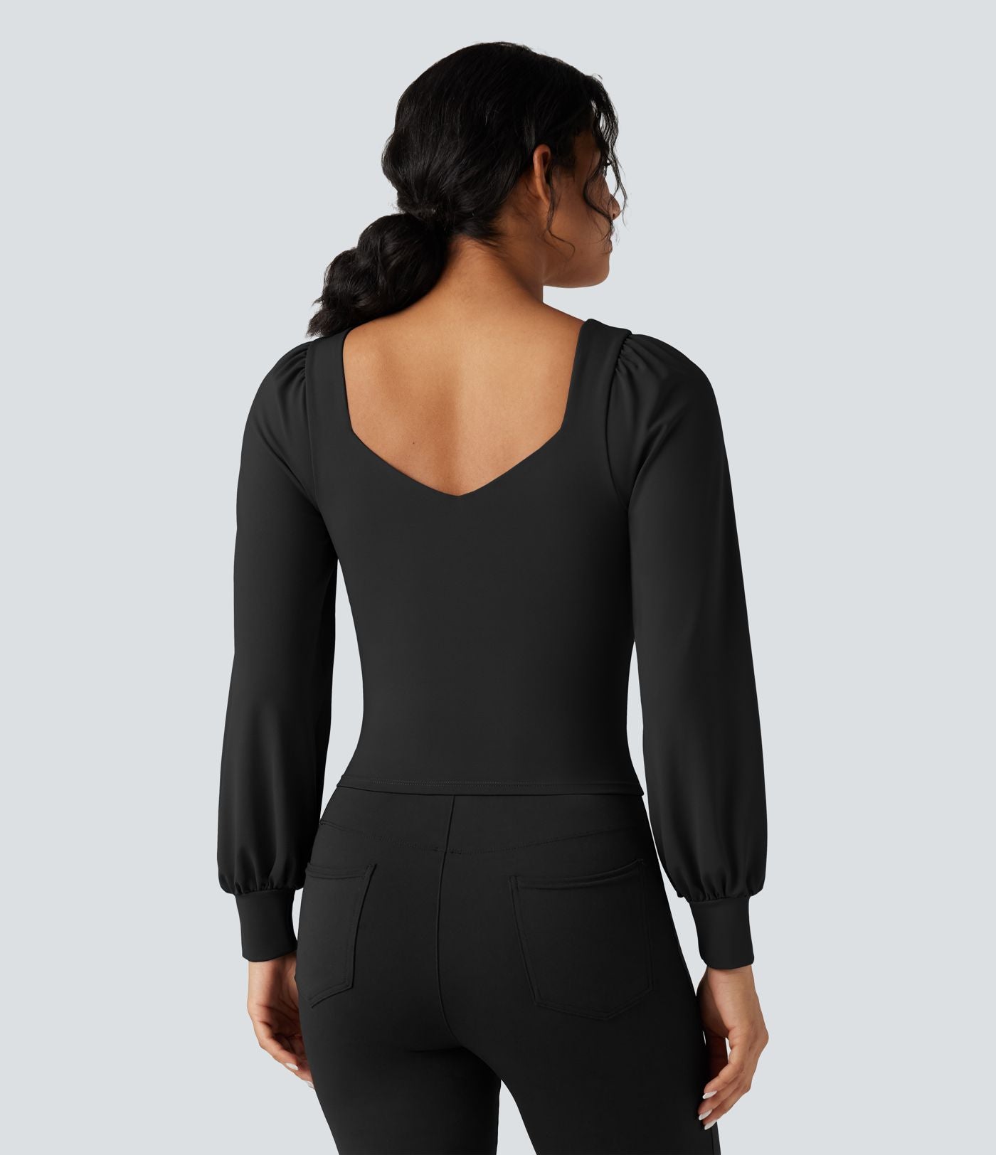Top professionnel push-up croisé à col cœur avec bonnets moulés et manches bouffantes - Bonnet A/B
