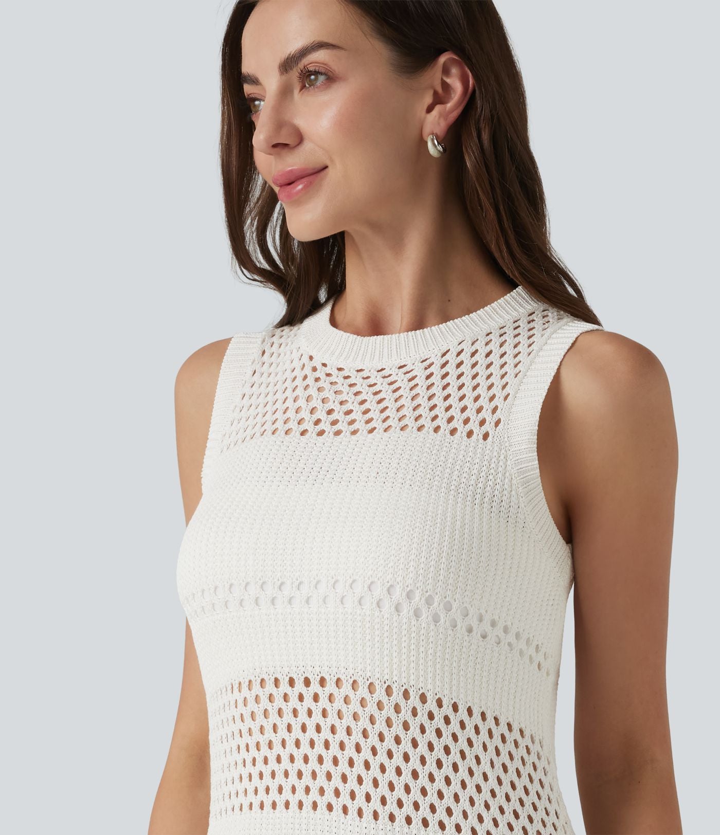Robe mini sans manches à col rond avec découpes