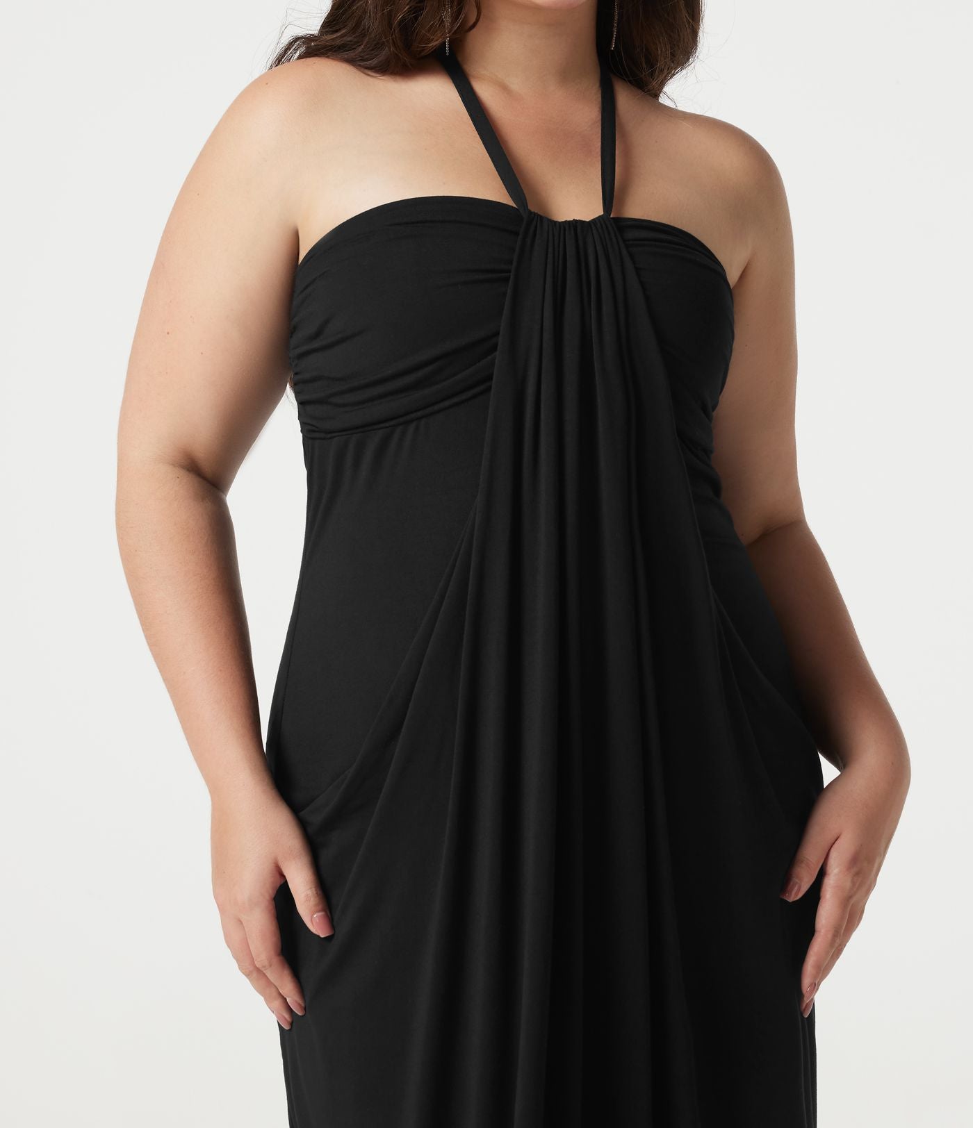 Robe maxi grande taille col halter dos nu avec lien au dos et poches