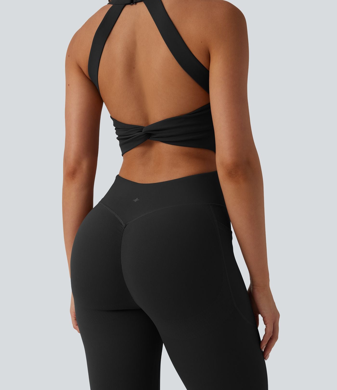Combinaison de sport Halara UltraSculpt™ dos nu torsadé, effet ventre plat et fessier galbé, coupe bootcut, avec poches — Édition Easy Peasy