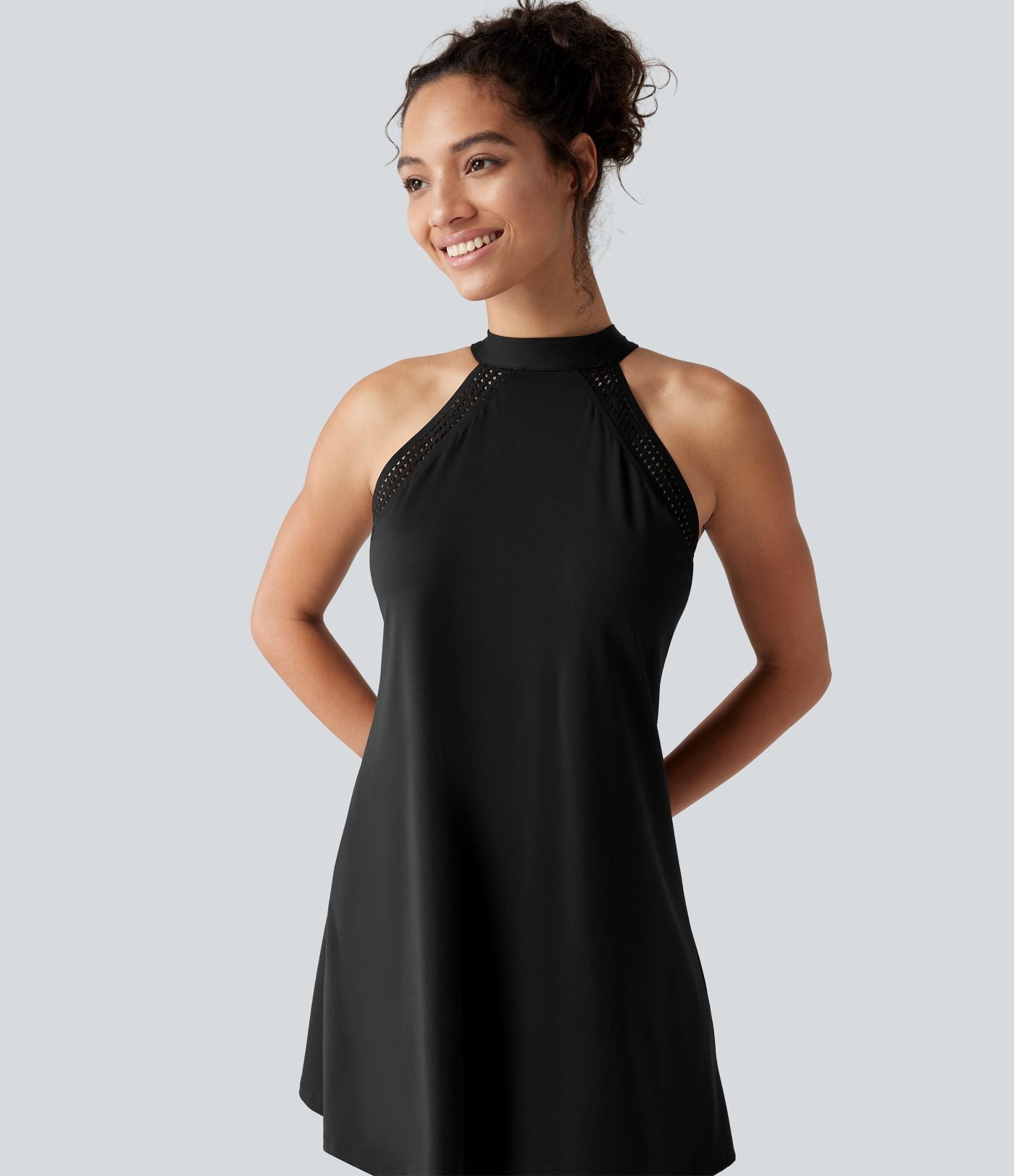 Robe-short mini SoftlyZero™ Airy effet frais InstantCool pour le yoga longueur allongée avec dos noué, coussinets amovibles, poche et protection solaire UPF50+
