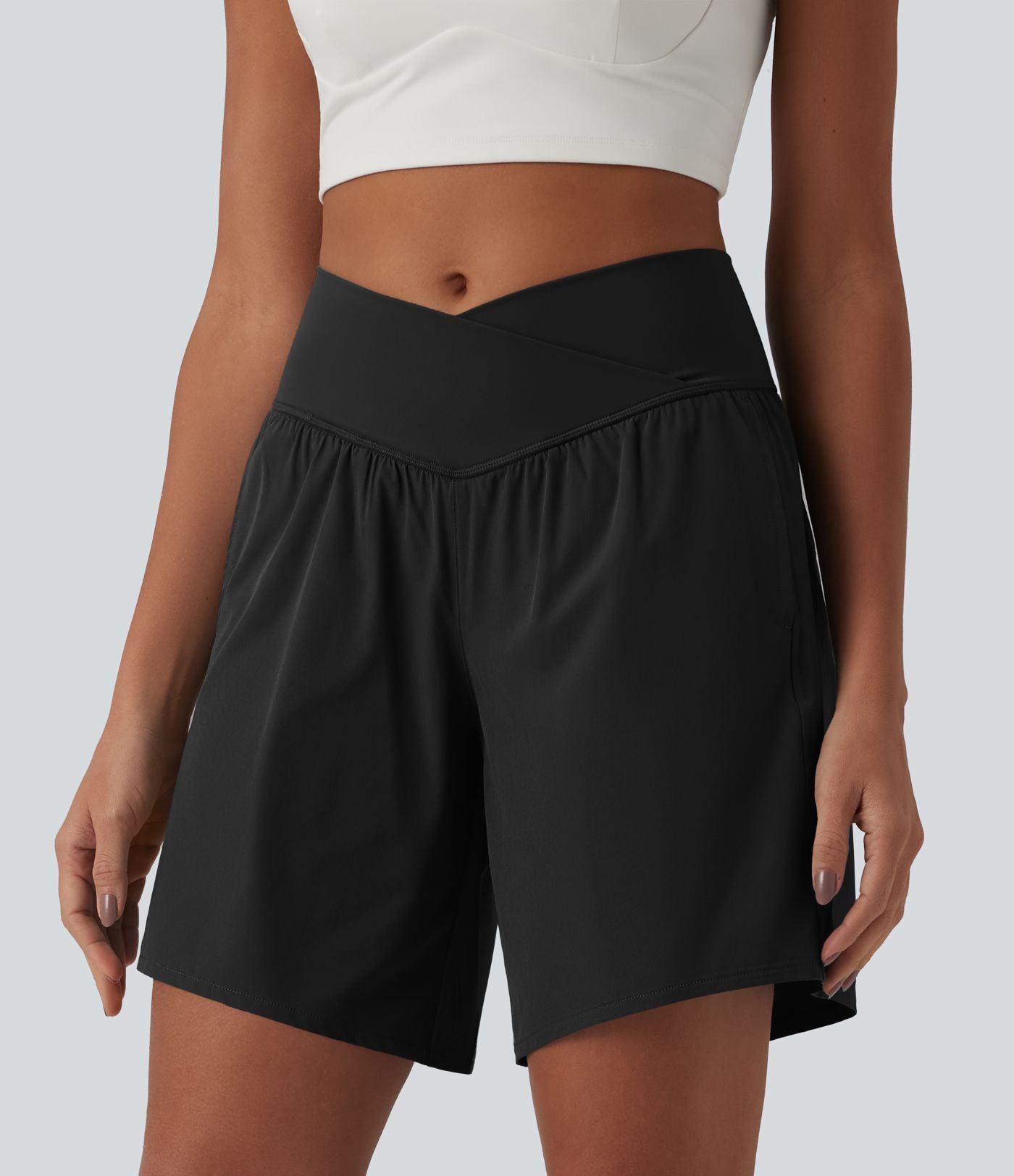 Short de yoga Breezeful™ 2-en-1 à séchage rapide taille haute croisée 17,5 cm avec poches