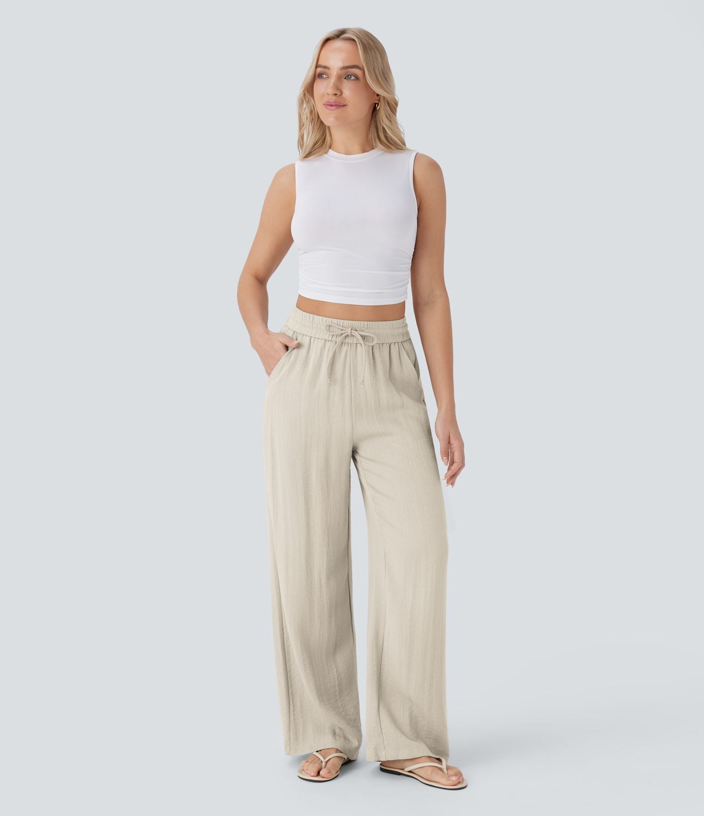 Pantalon large fluide taille haute avec cordon de serrage, poches latérales et aspect lin