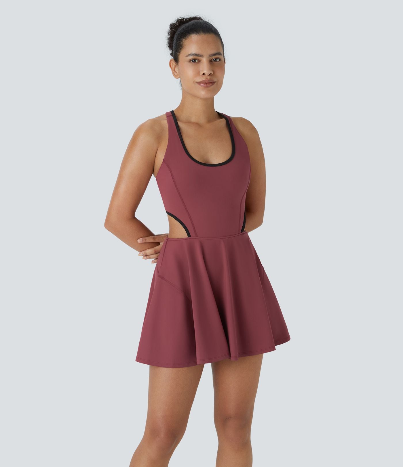 Robe de tennis mini SoftlyZero™ Airy dos nu avec bretelles croisées découpées et poches à effet frais InstantCool