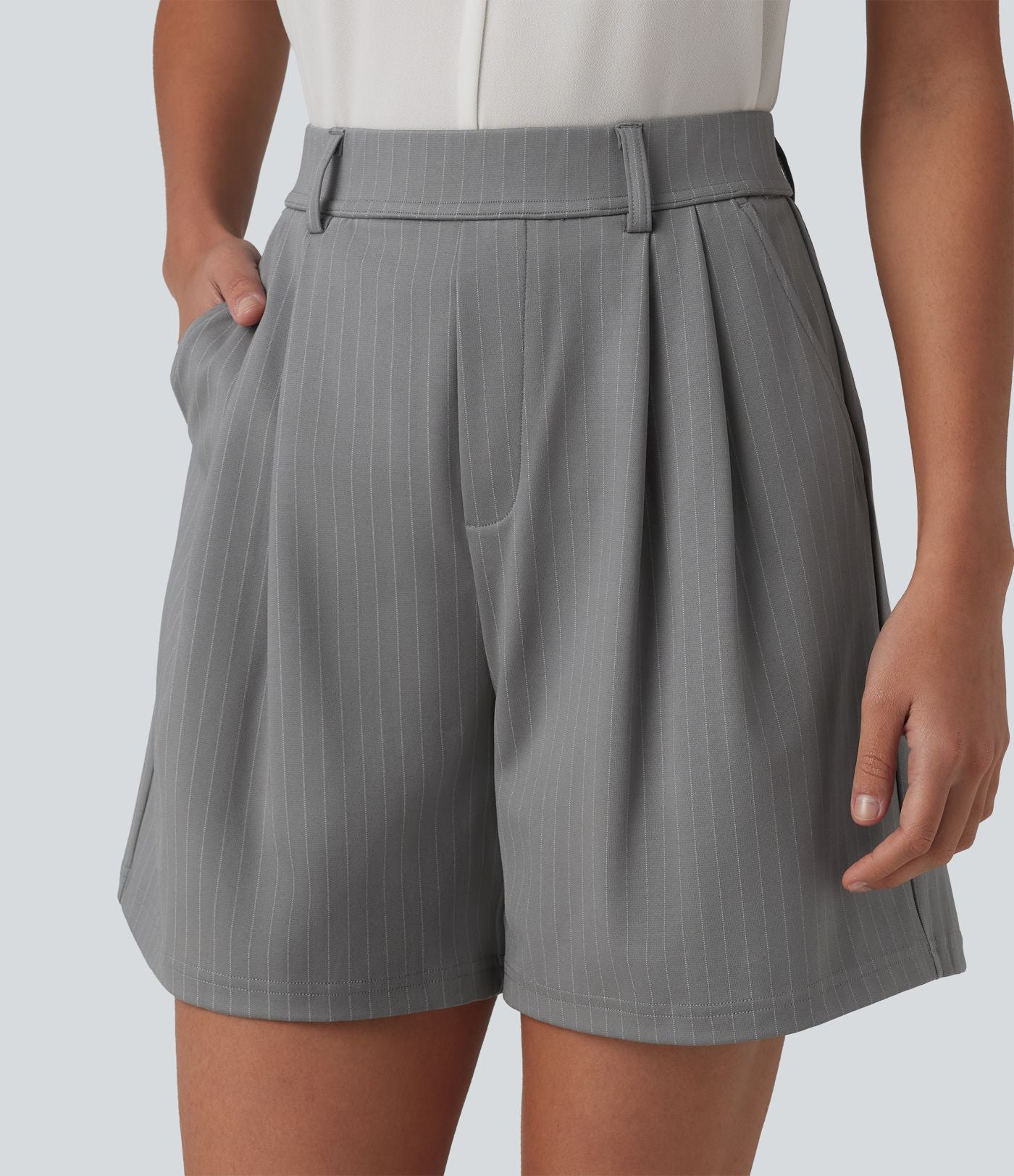 Short tailleur plissé taille haute à rayures avec poches