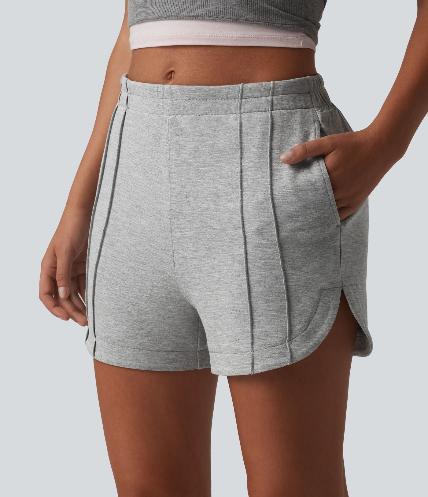 Short casual taille mi-haute à plis piqués, ourlet arrondi et poches, 7,5 cm