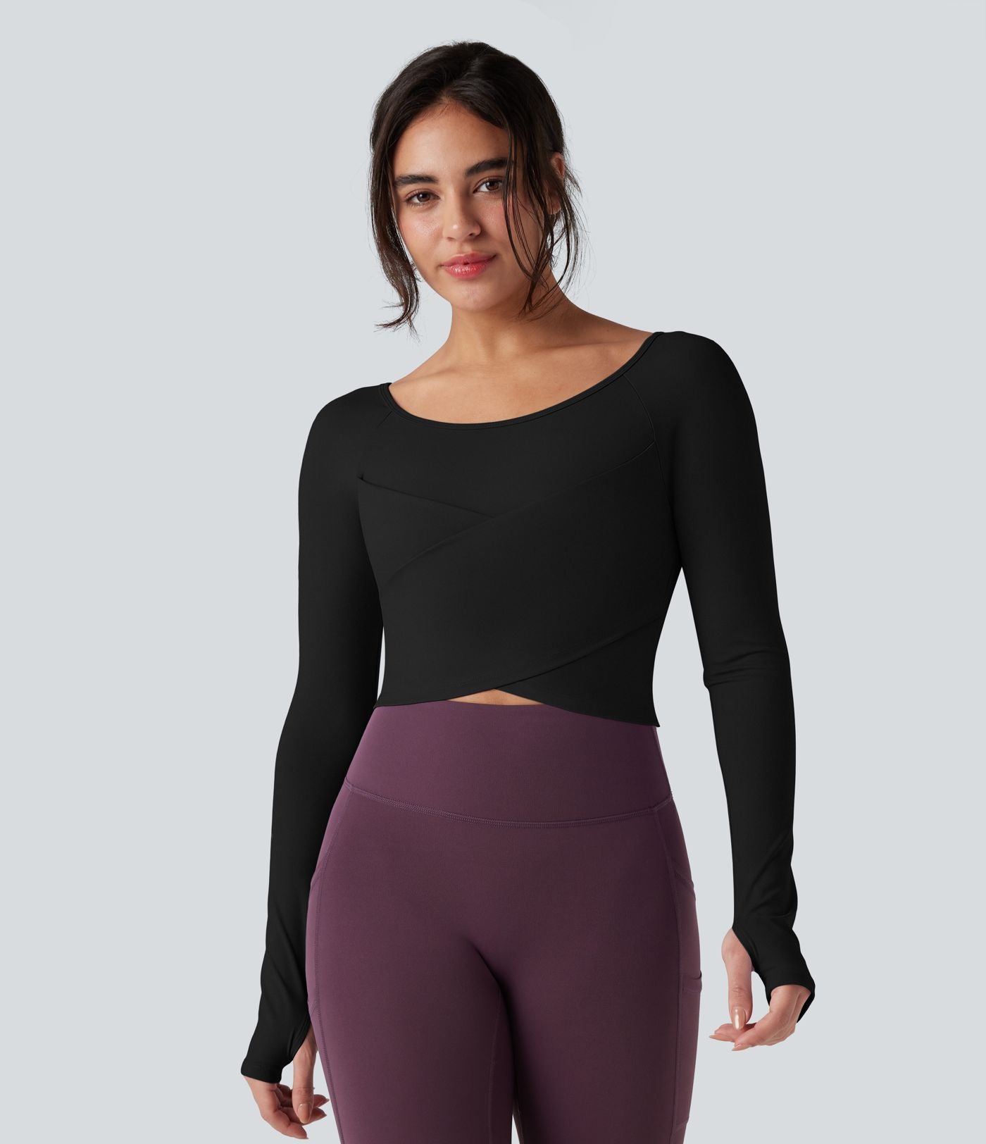 Top de sport yoga SoftlyZero™ Plush col rond ourlet croisé manches longues avec trous pouces