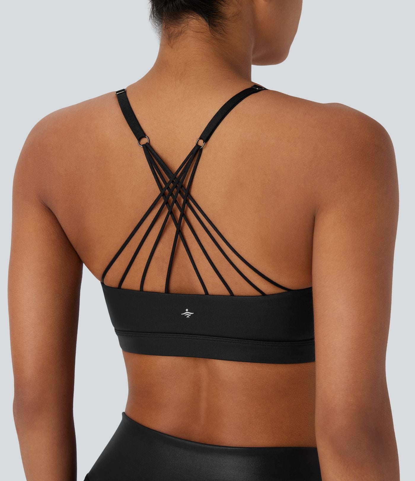 Brassière de sport en similicuir à faible maintien, dos nu, bretelles croisées ajustables et séchage rapide pour yoga