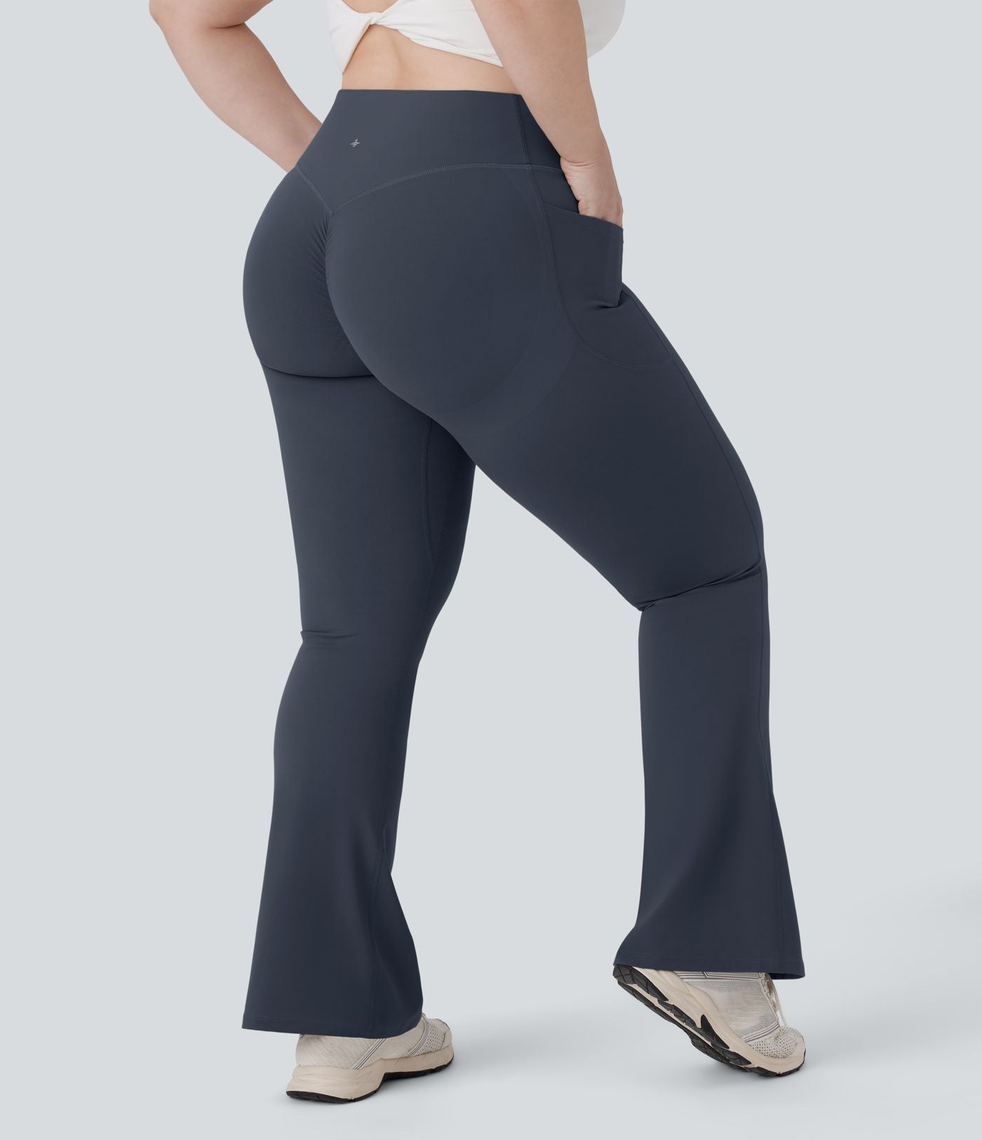 Pantalon de yoga à coupe bootcut gainant galbant taille haute grande taille avec effet scrunch et poches Halara UltraSculpt™