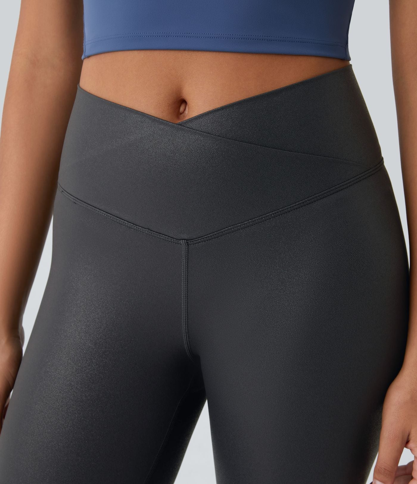 Legging de yoga SoftlyZero™ en simili stretch avec taille croisée, imprimé métallisé et poche arrière