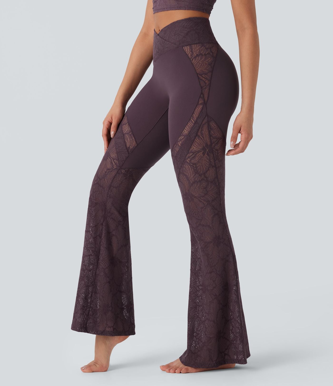 Pantalon de yoga évasé à taille haute croisée, poche arrière et dentelle